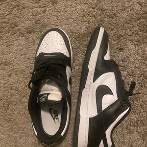 Nike Men's Black and White Sneakers
